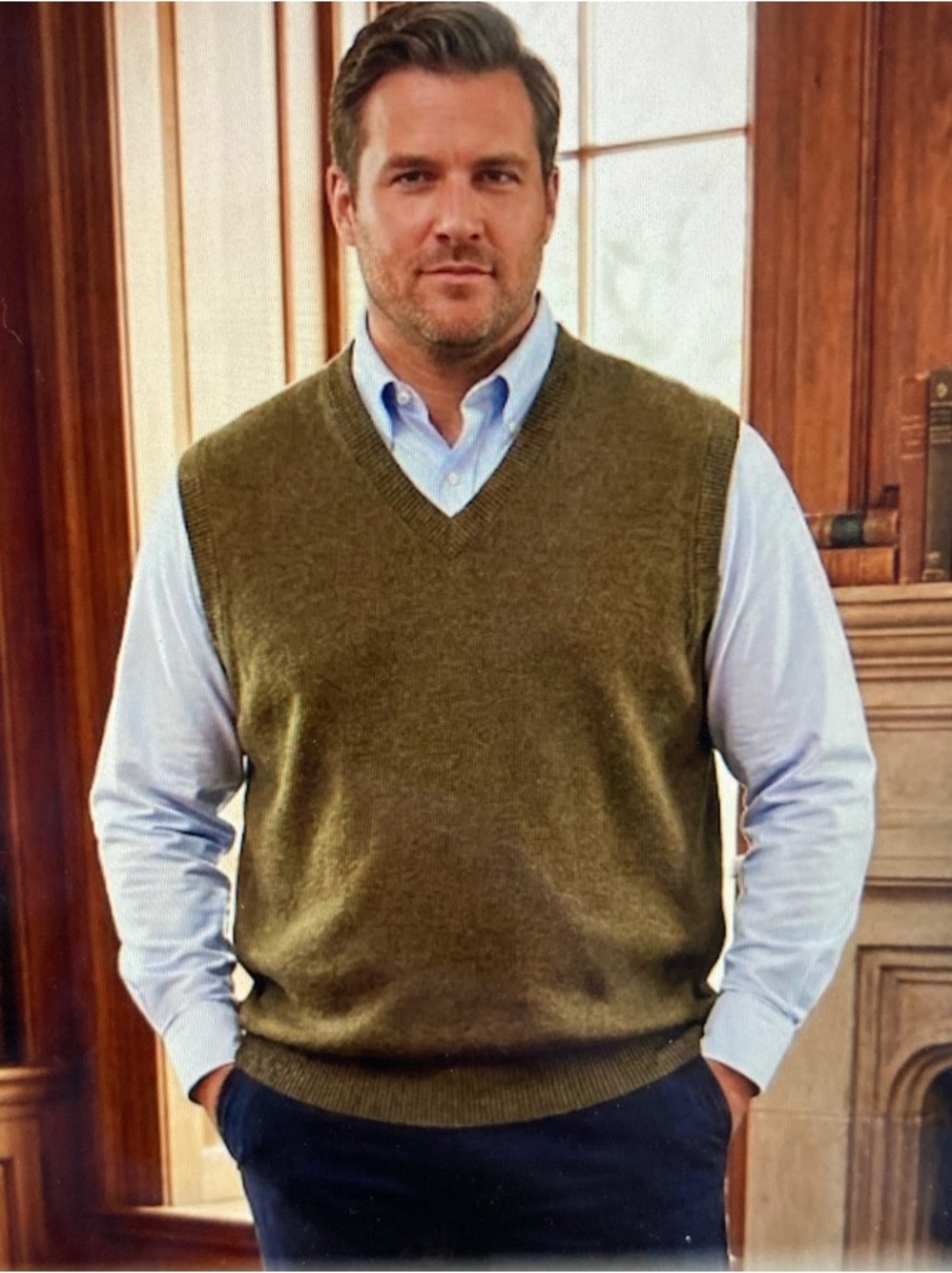 Uniqlo Olive Green V-Neck Sweater Vest Preppy Dark Academia Layering S648